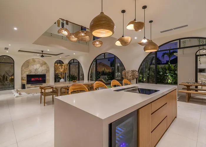 Villa Bimini - Luxury 4br Private Pool In Canggu With Jacuzzi