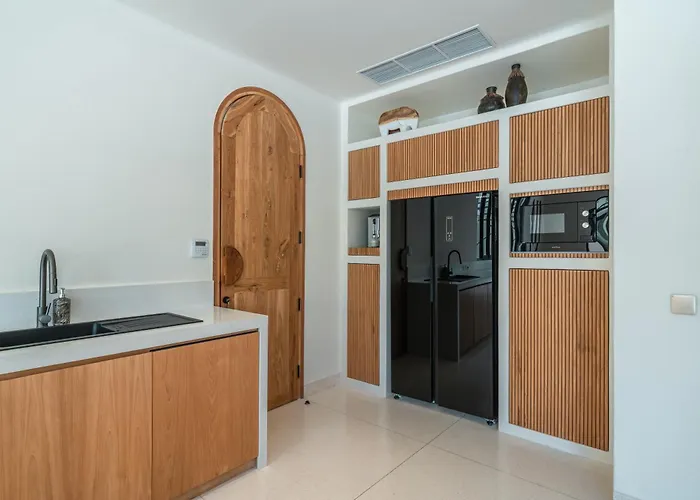 Villa Bimini - Luxury 4br Private Pool In Canggu With Jacuzzi