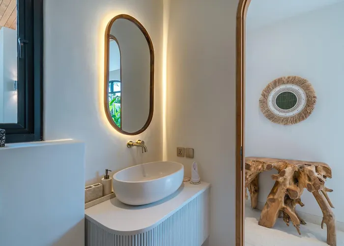 Villa Bimini - Luxury 4br Private Pool In Canggu With Jacuzzi